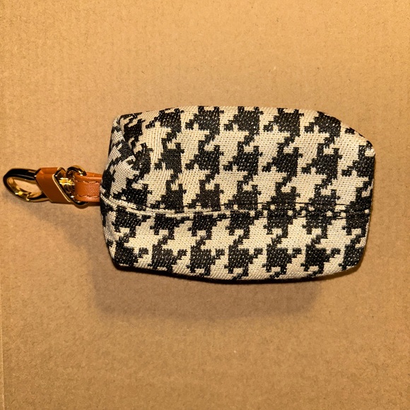 Houndstooth Mini Pouch with Keychain, NWOT/Boutique item. - Picture 6 of 7